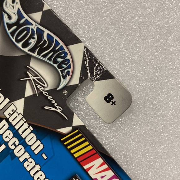 Hot Wheels Racing NASCAR Mark Martin Justice League Batman Car & Figure NEW - Picture 5 of 8